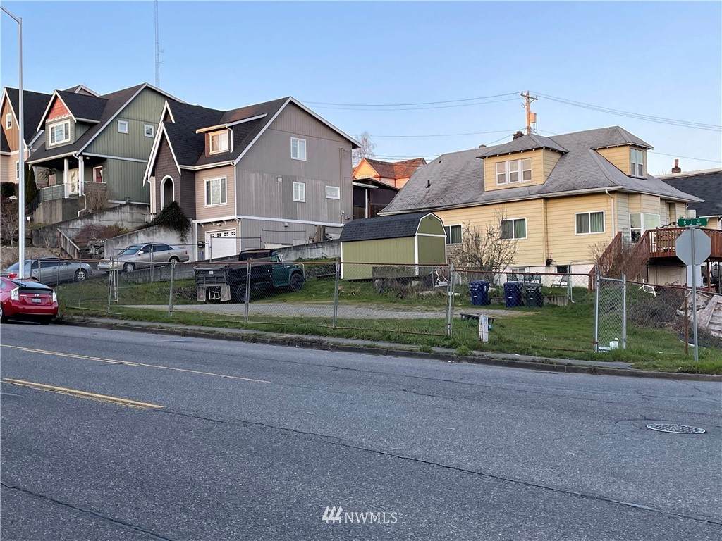 919 27th Street - Photo 1