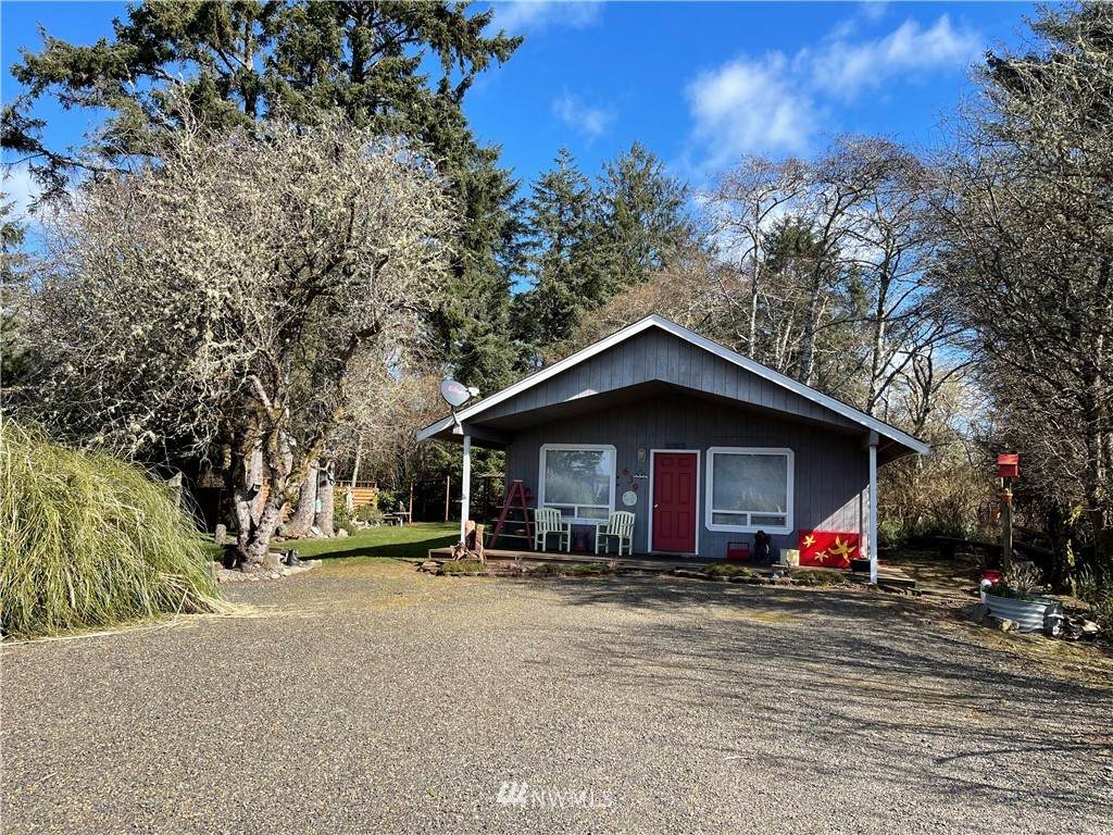 639 Birch Place - Photo 1