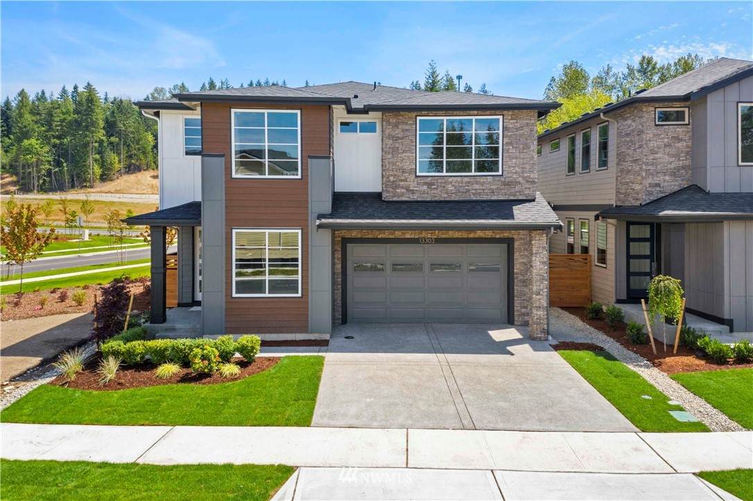 13501 Edmunds Parkway - Photo 1