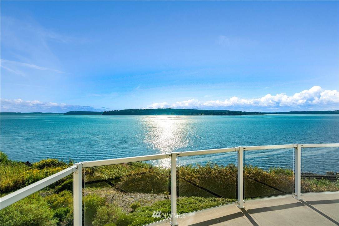 3638 Soundview Drive - Photo 1