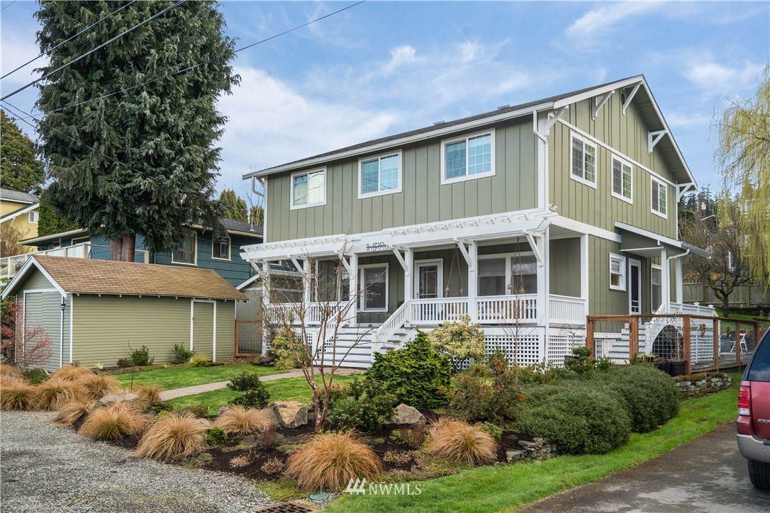 921 2nd Street - Photo 1