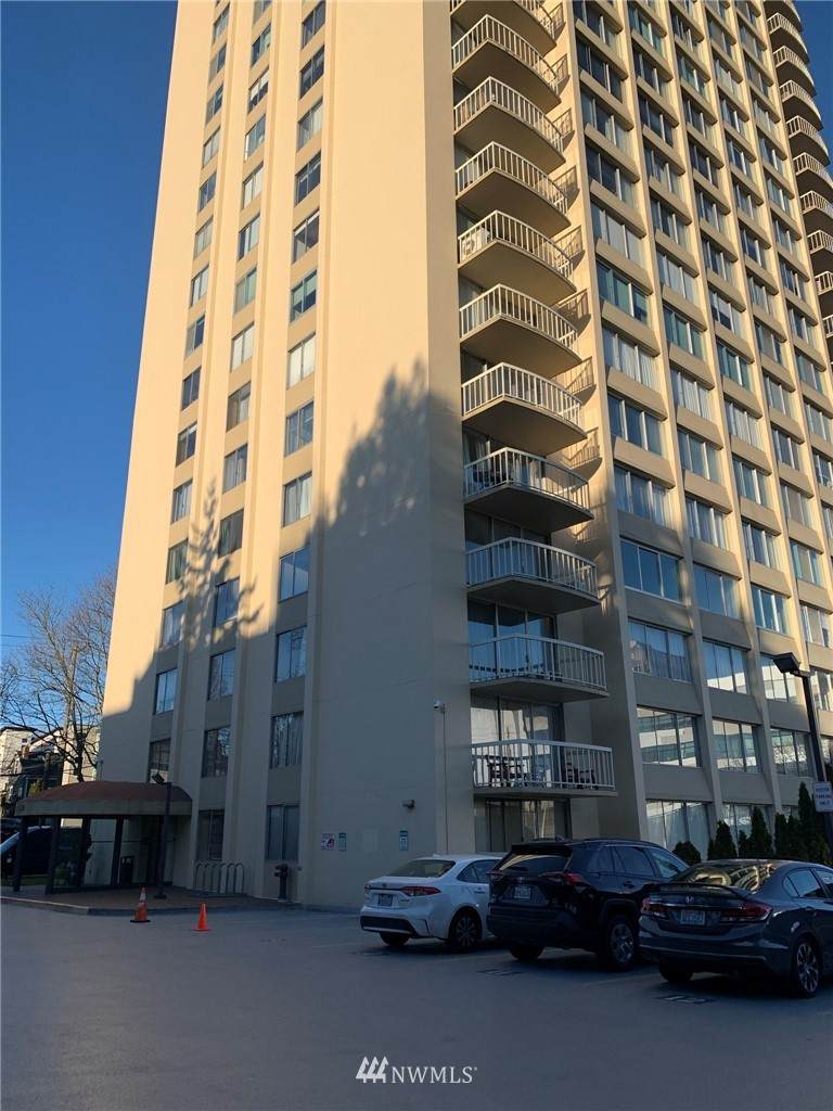4540 8 Avenue - Photo 1