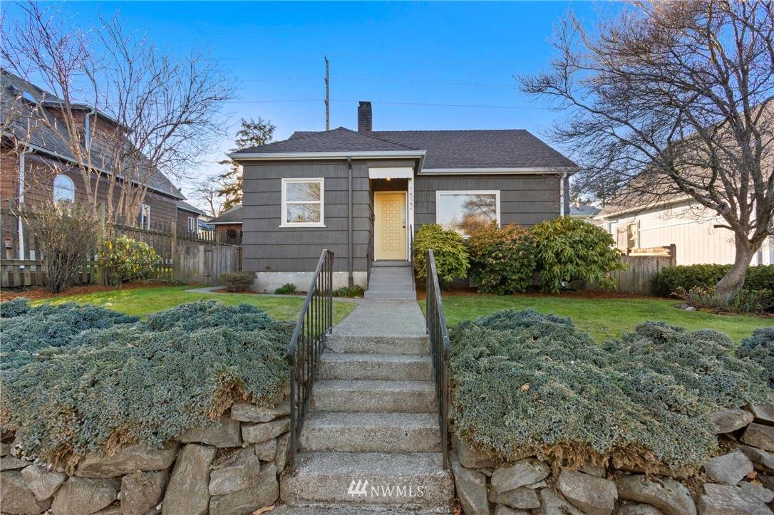 1522 Oakes Street - Photo 1