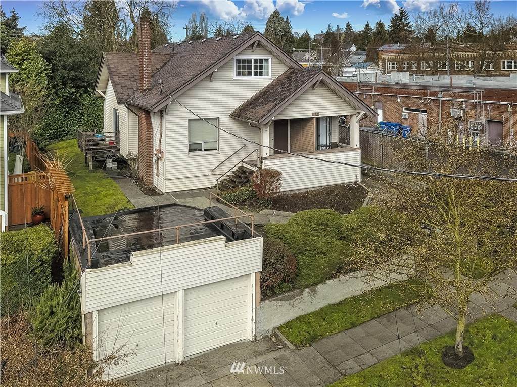 4423 Latona Avenue - Photo 1