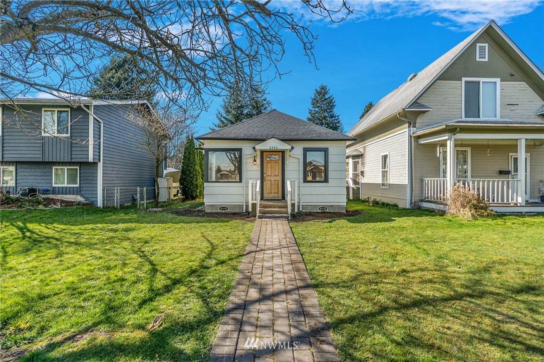 2520 Walnut St - Photo 1