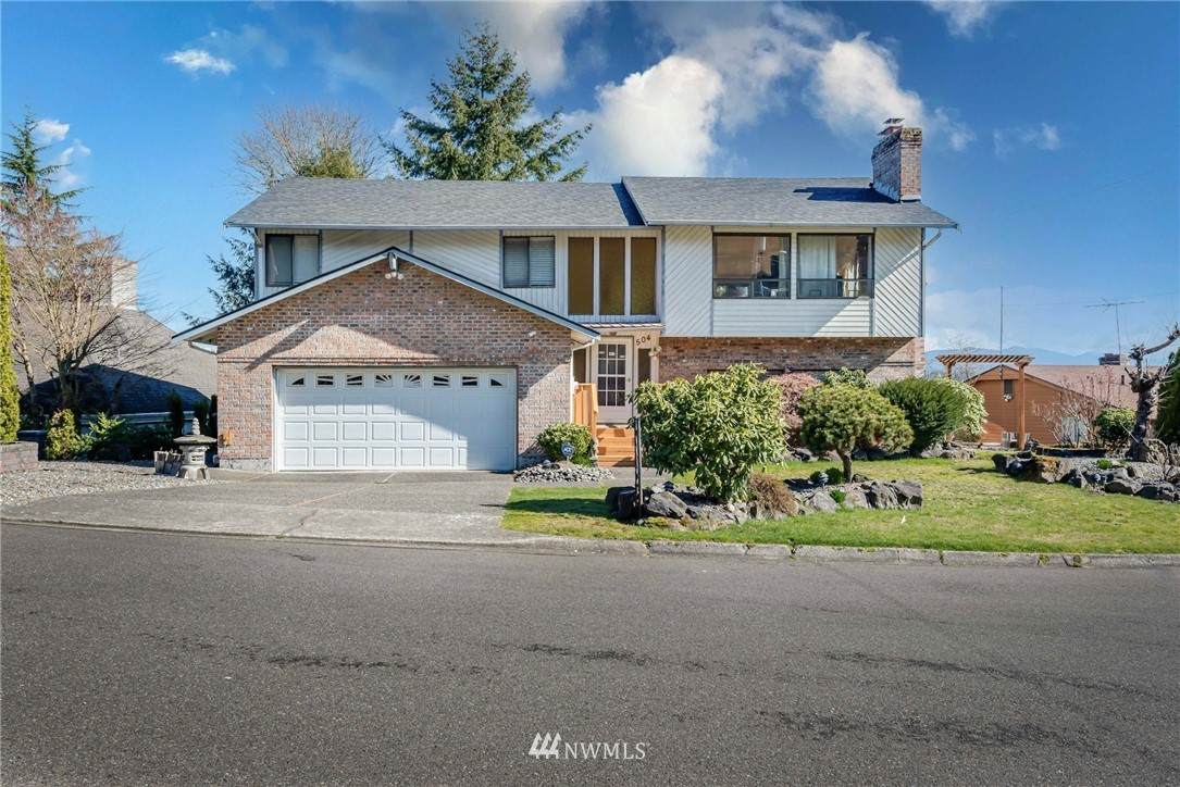 504 Seneca Avenue - Photo 1