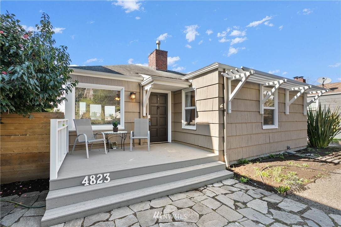 4823 46th Avenue - Photo 1