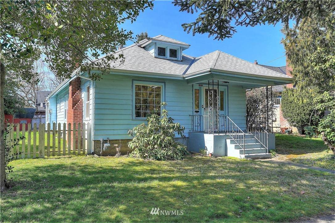 1022 Oakes Street - Photo 1