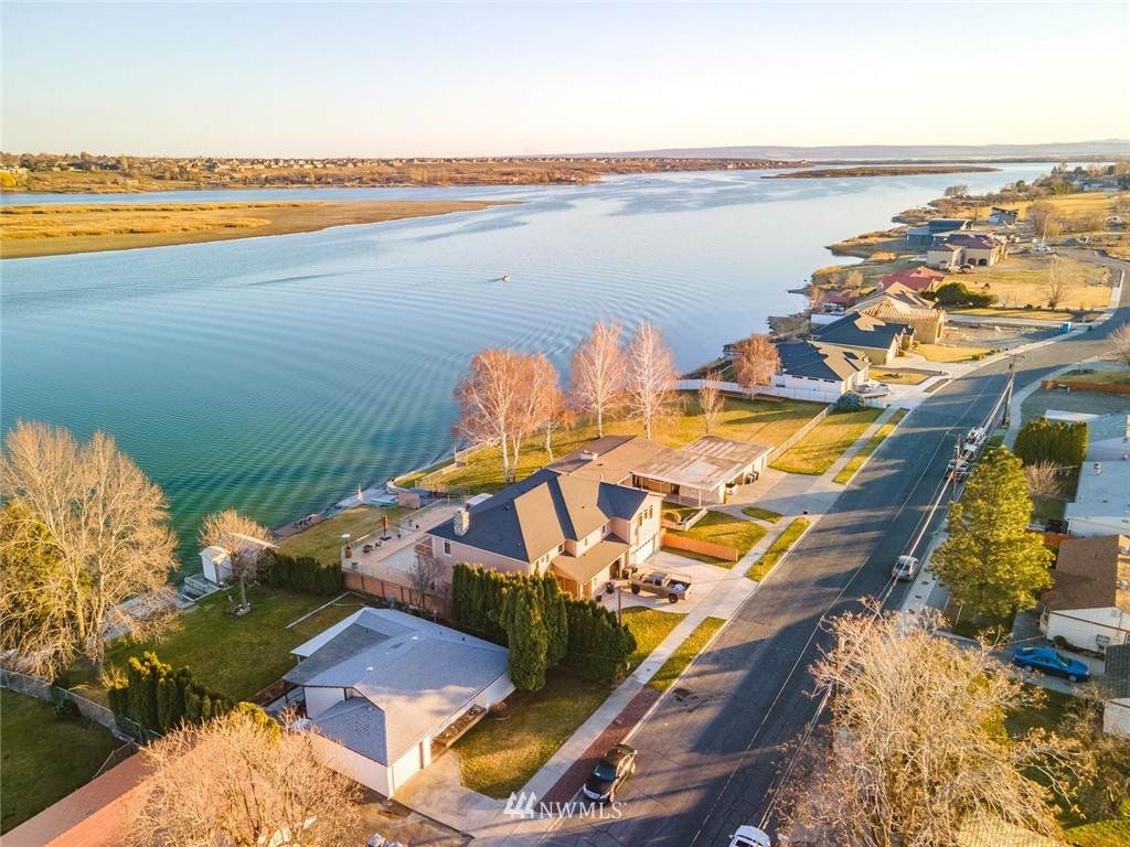 3031 Lakeside Drive - Photo 1