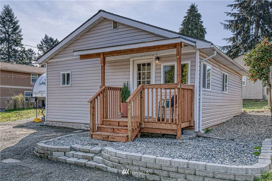 2823 Bowen Street - Photo 1