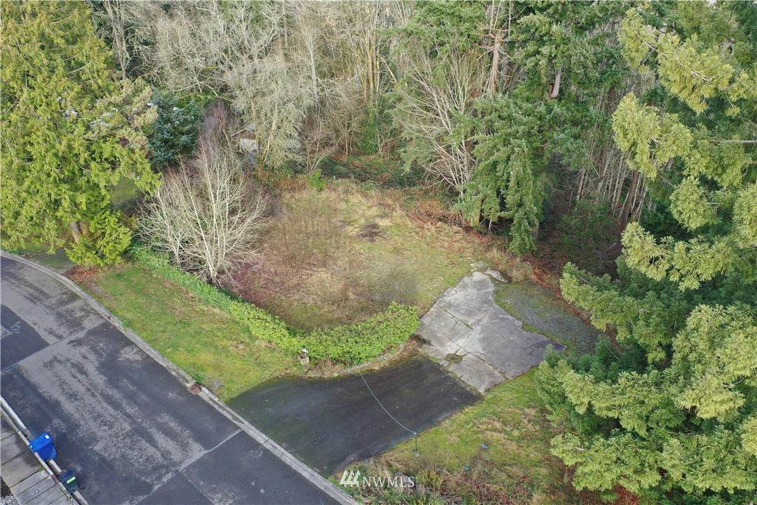 8322 166th Street - Photo 1