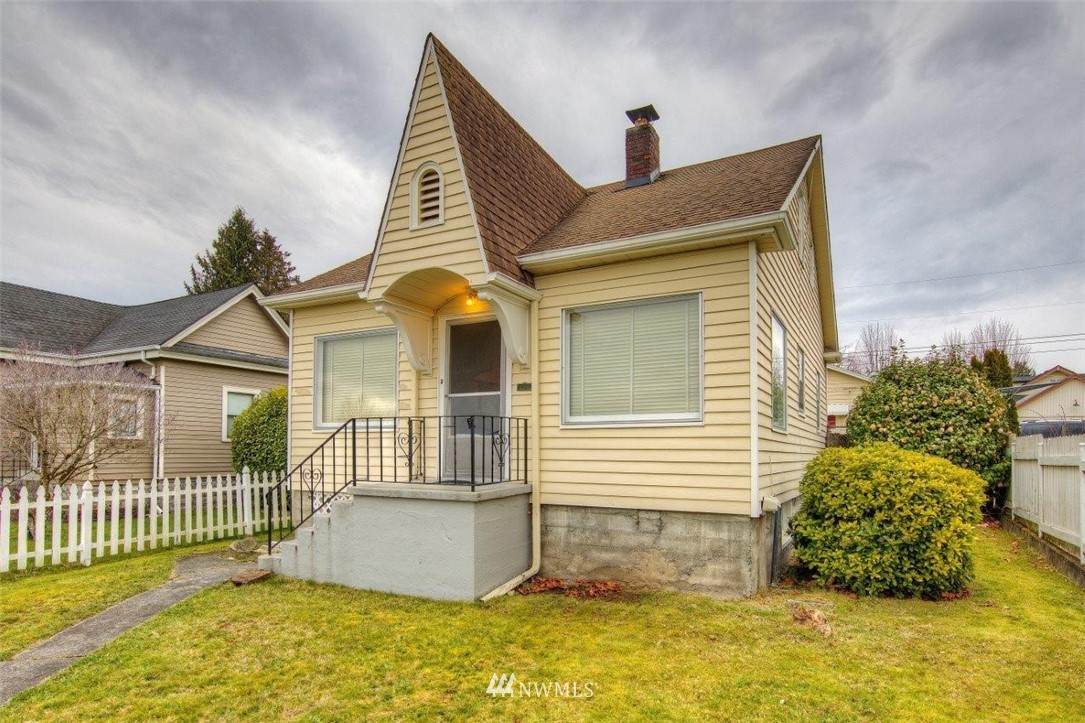 4524 Thompson Avenue - Photo 1