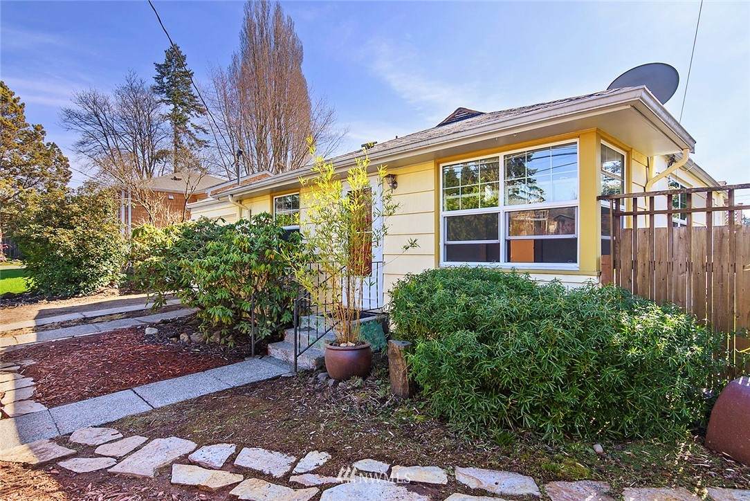 4007 75th Street - Photo 1
