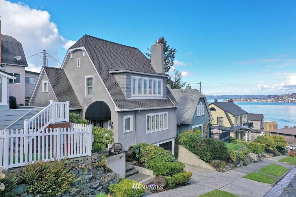317 4th Street - Photo 1
