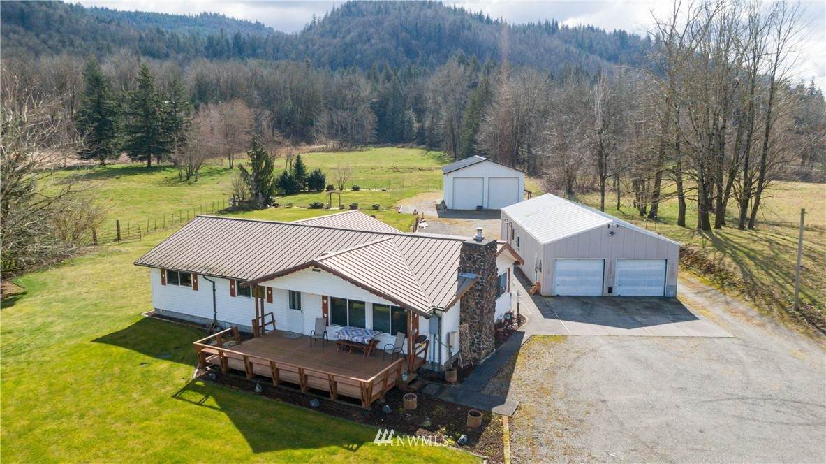 4419 Minaker - Photo 1
