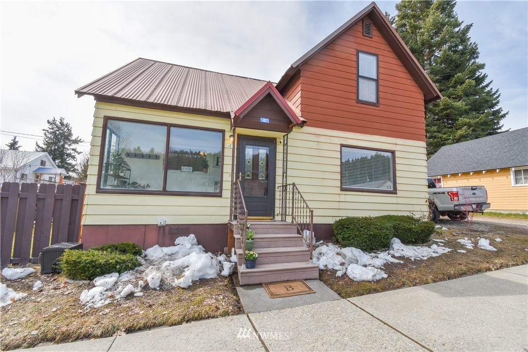 401 1st Street - Photo 1