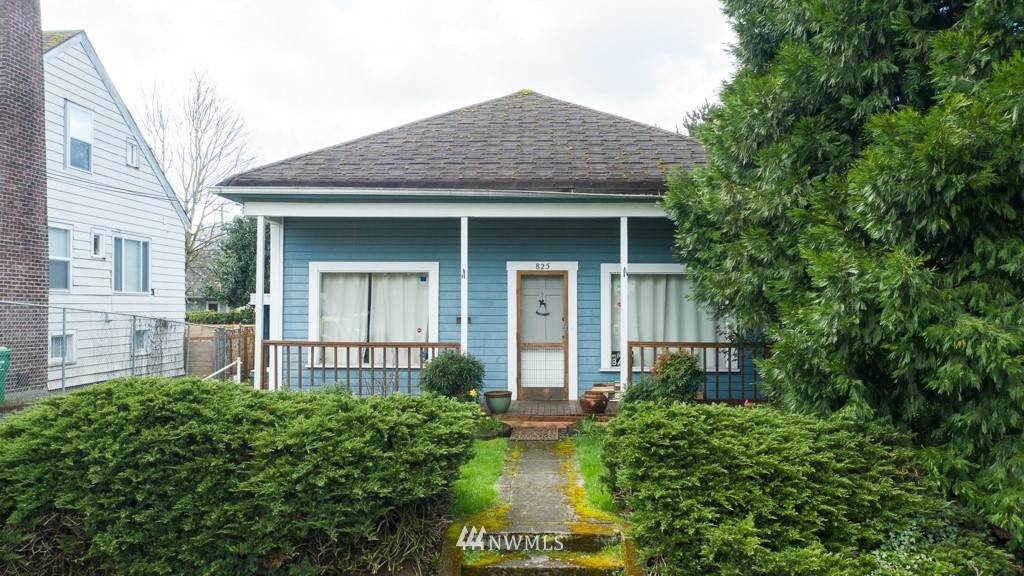 825 70th Street - Photo 1