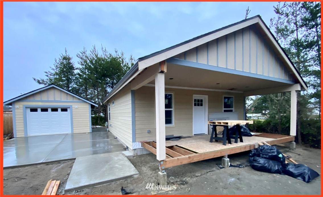 402 Ensign Avenue - Photo 1