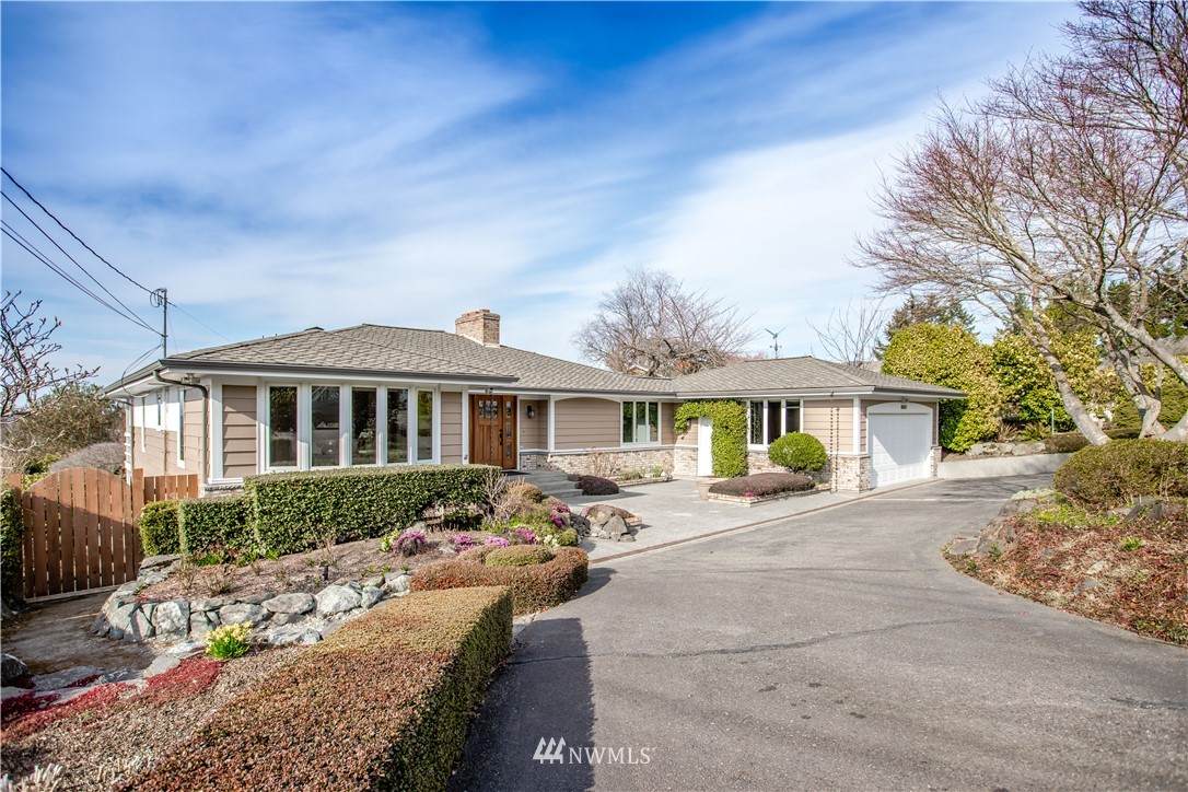 8601 43rd Street West - Photo 1
