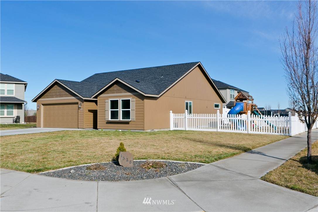 1328 Deborah Street - Photo 1