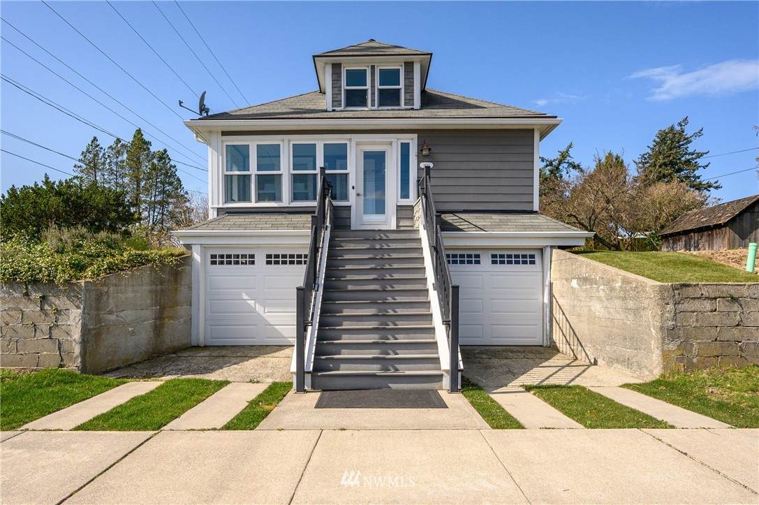 1420 M Avenue - Photo 1