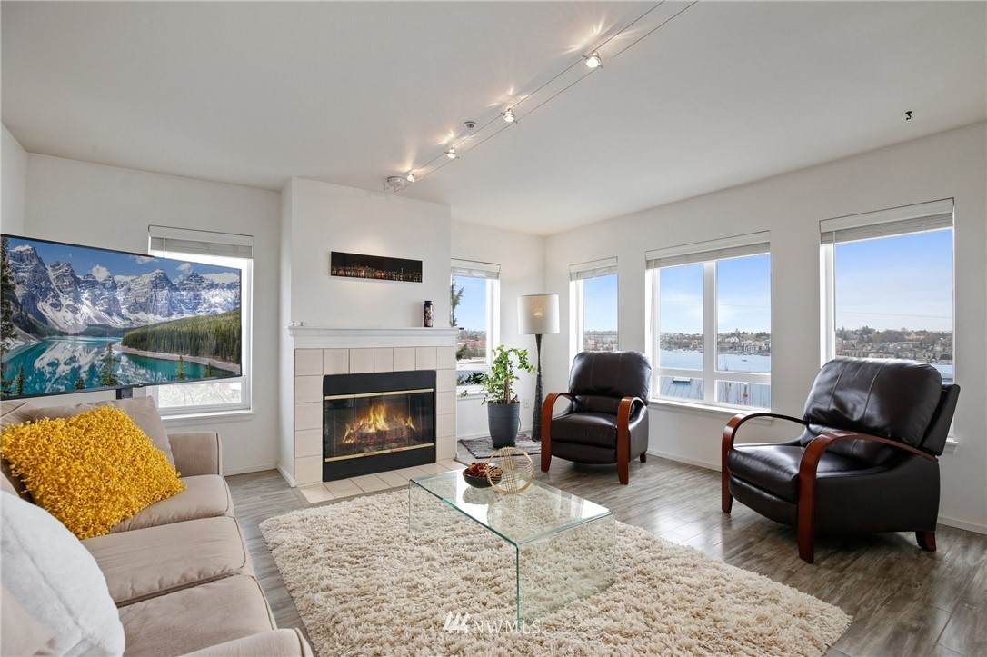 2419 8th Avenue - Photo 1