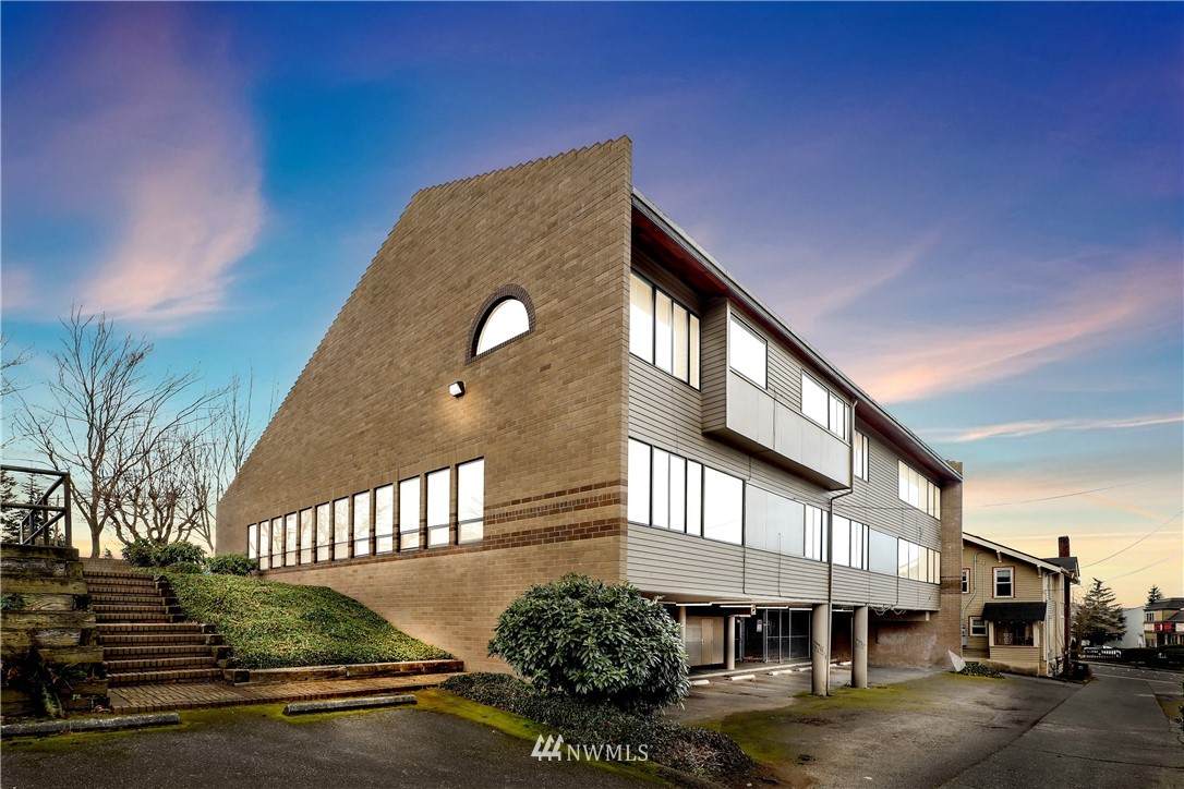 315 Lakeway Drive - Photo 1