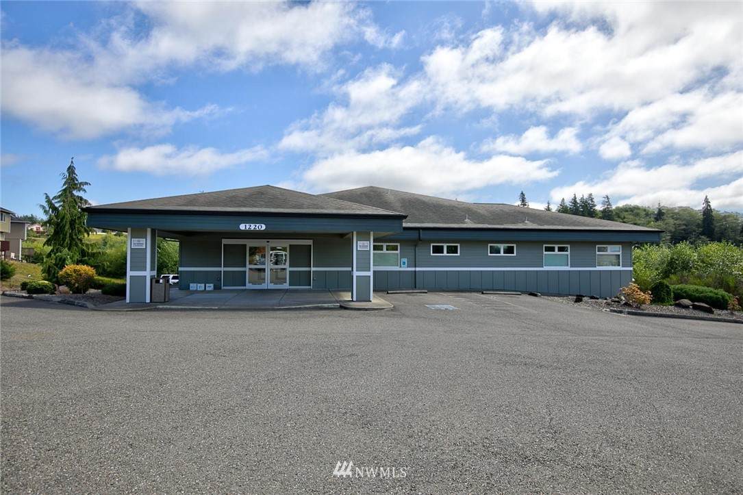 1220 Basich Boulevard - Photo 1