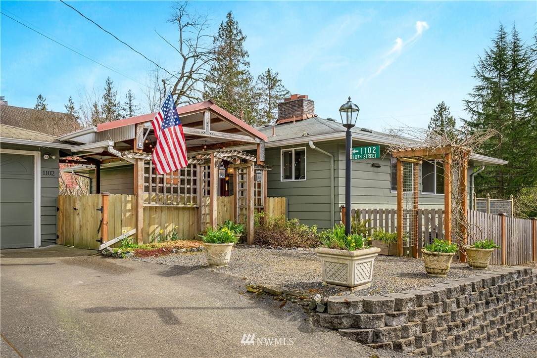 1102 10TH STREET - Photo 1