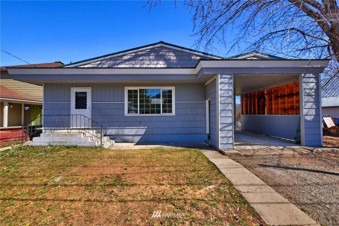 206 Lincoln Street - Photo 1