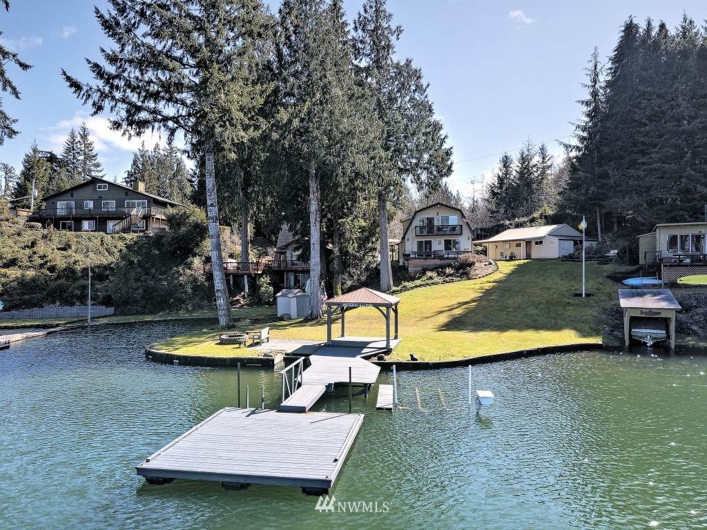 924 Lakeside Drive - Photo 1