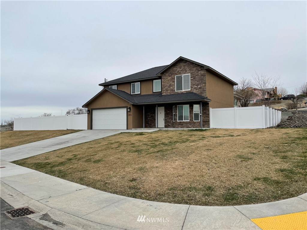 1913 Beaumont Drive - Photo 1
