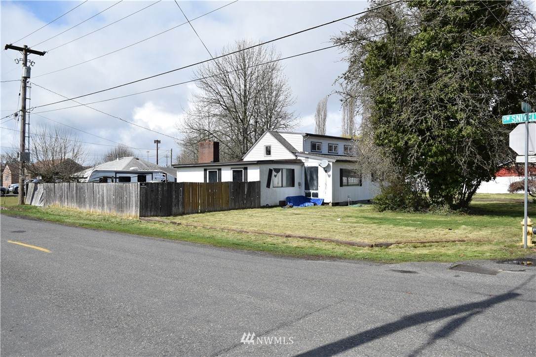 667 19th Street - Photo 1