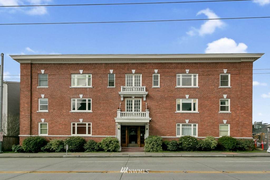 4725 15th Avenue - Photo 1
