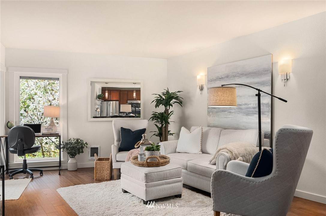 900 Summit Avenue - Photo 1
