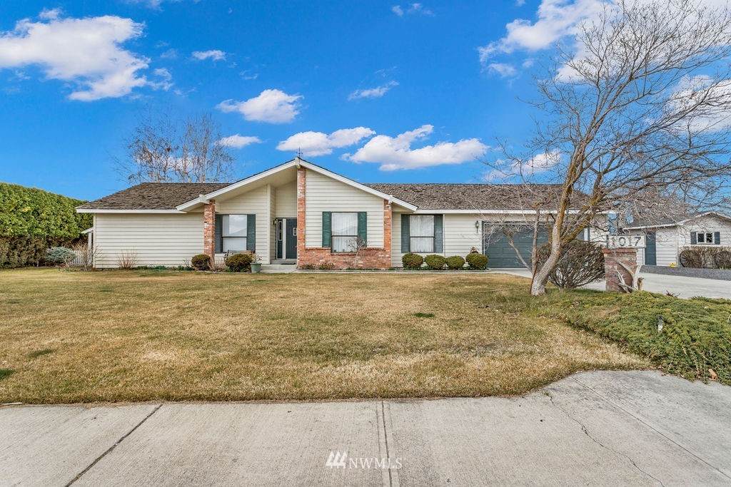1017 Laguna Drive - Photo 1