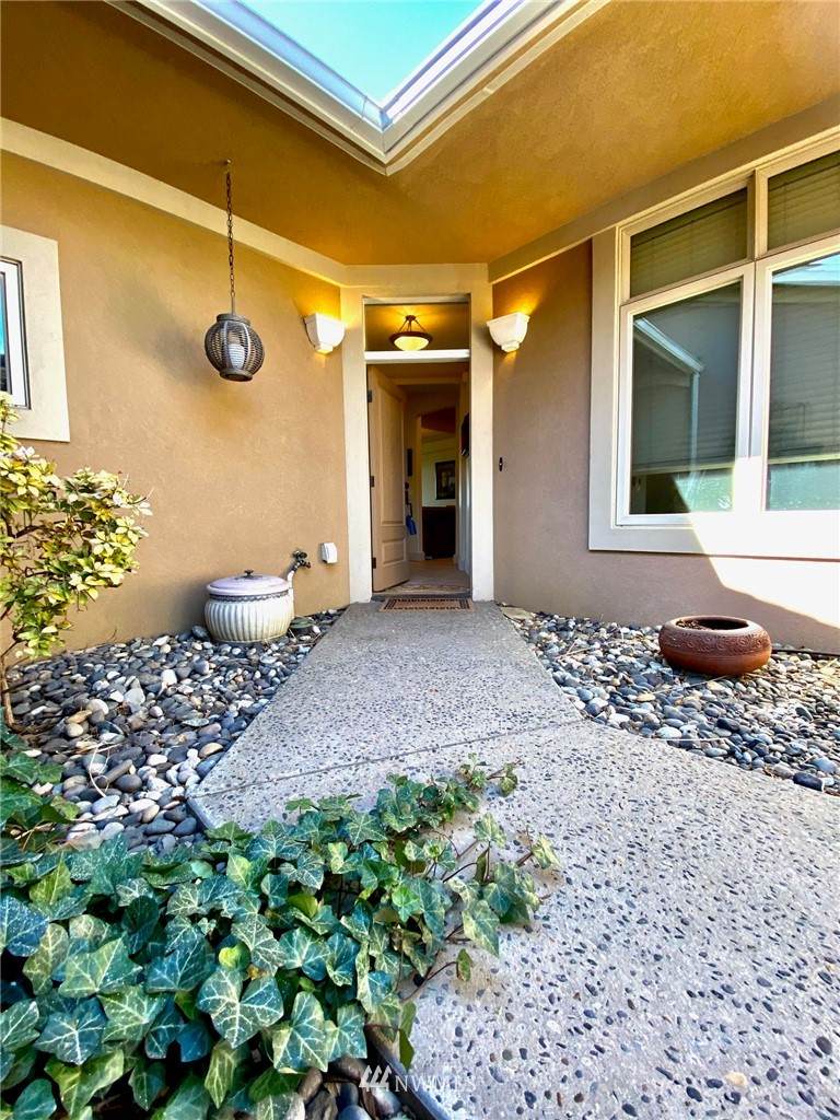 463 Columbia Point Drive - Photo 1