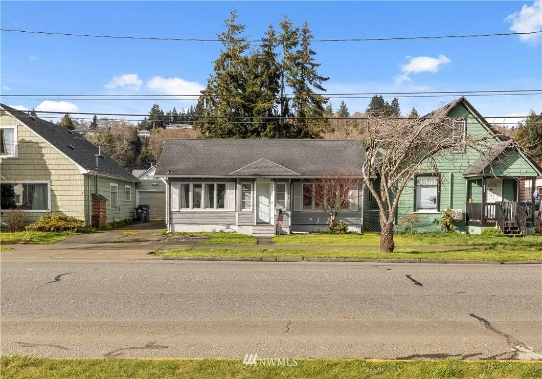 121 Emerson Avenue - Photo 1