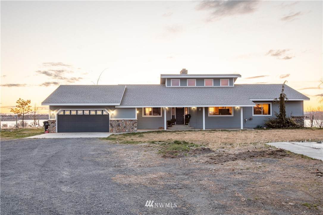 4652 Shorecrest Drive - Photo 1