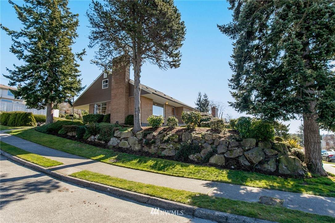 5002 38th Avenue - Photo 1