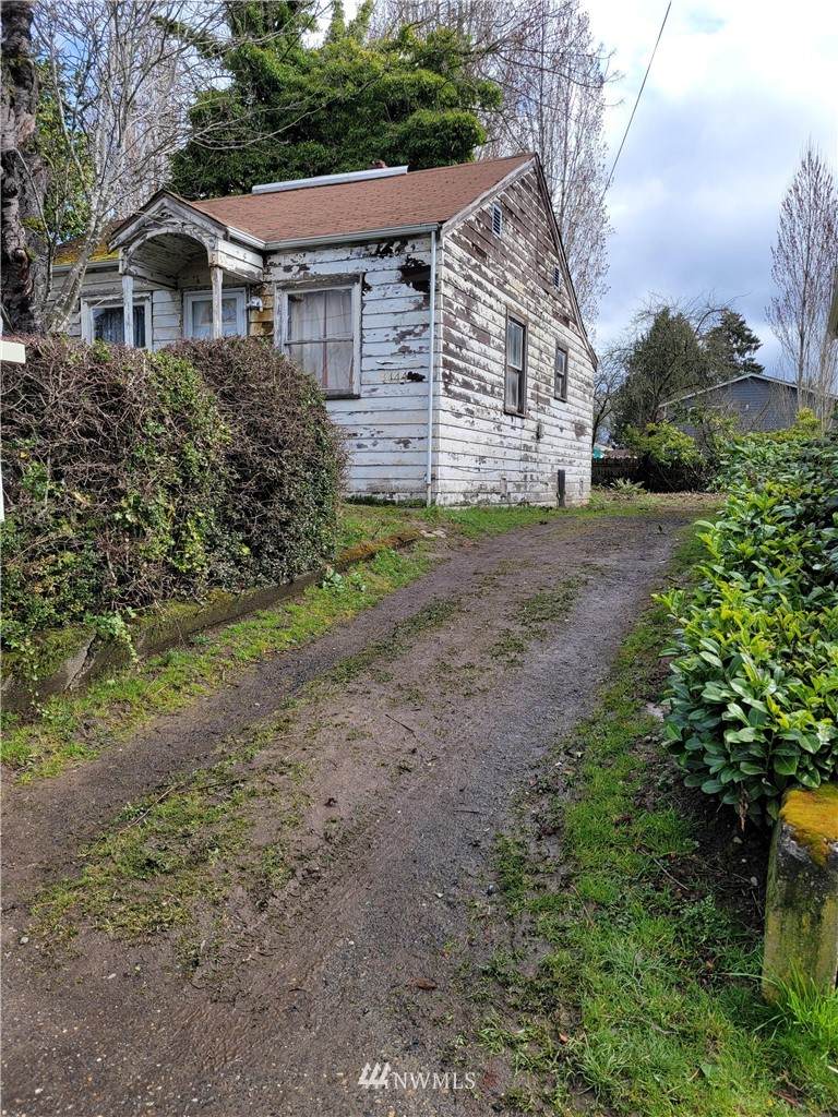 8444 46th Avenue - Photo 1