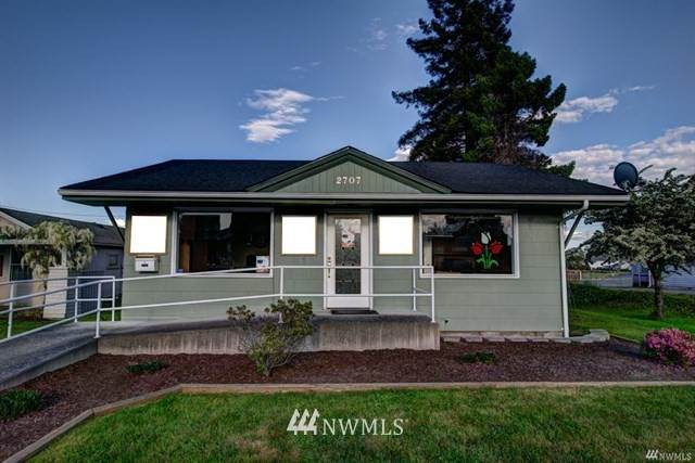 2707 Commercial Avenue - Photo 1