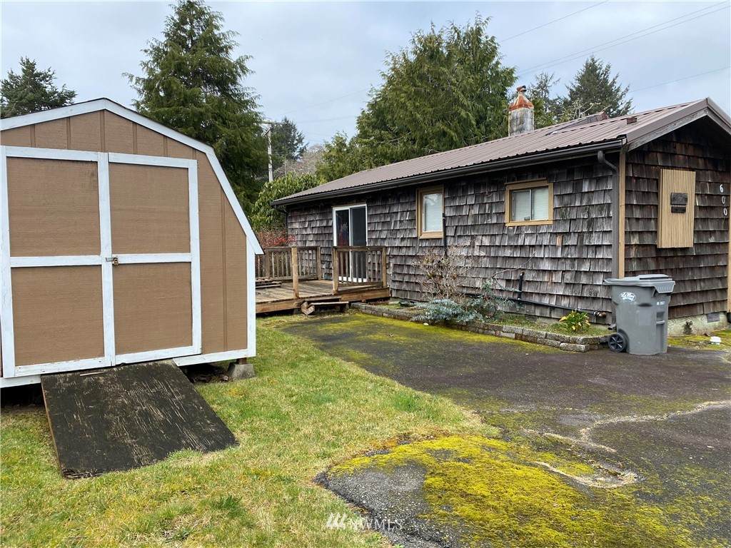 600 Veterans Avenue - Photo 1