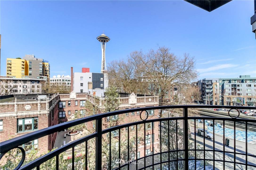 425 Vine Street - Photo 1