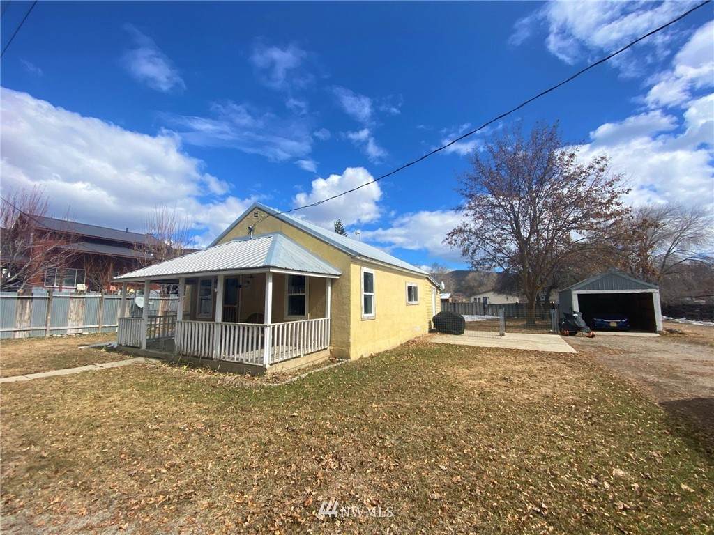 1106 Burton Street - Photo 1