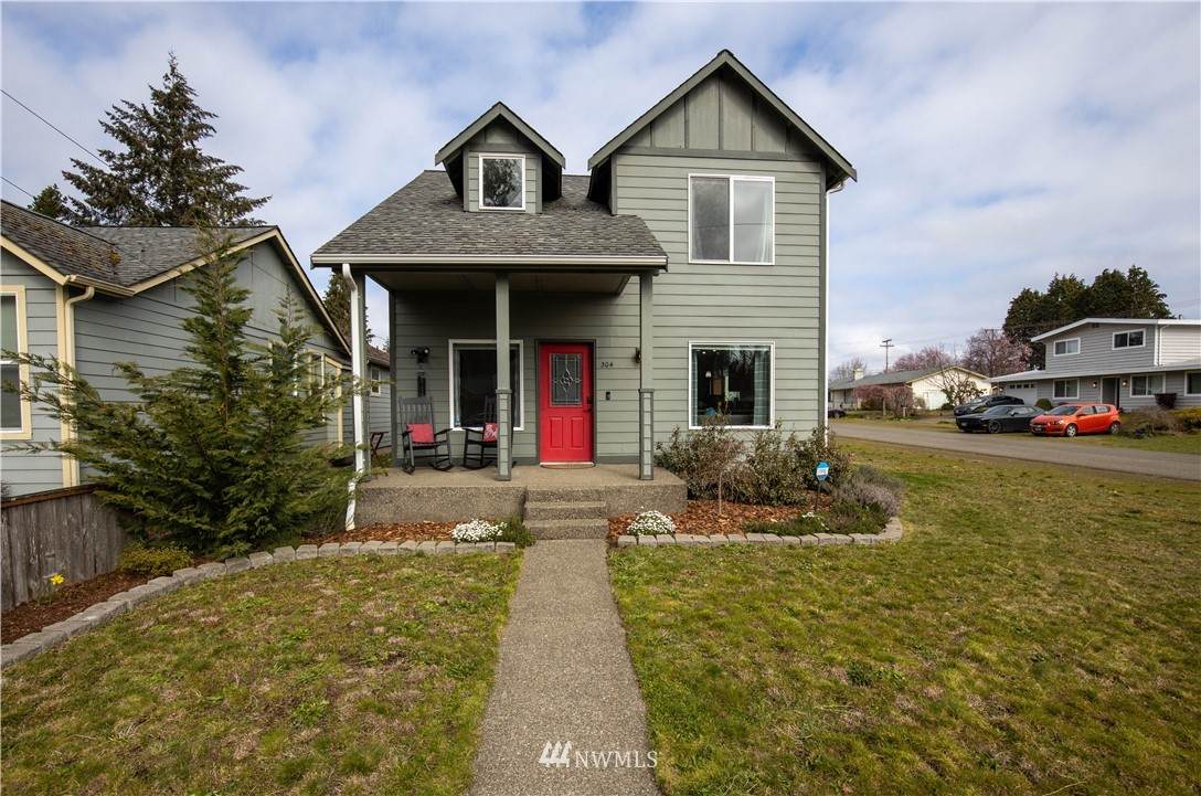 304 G Street - Photo 1