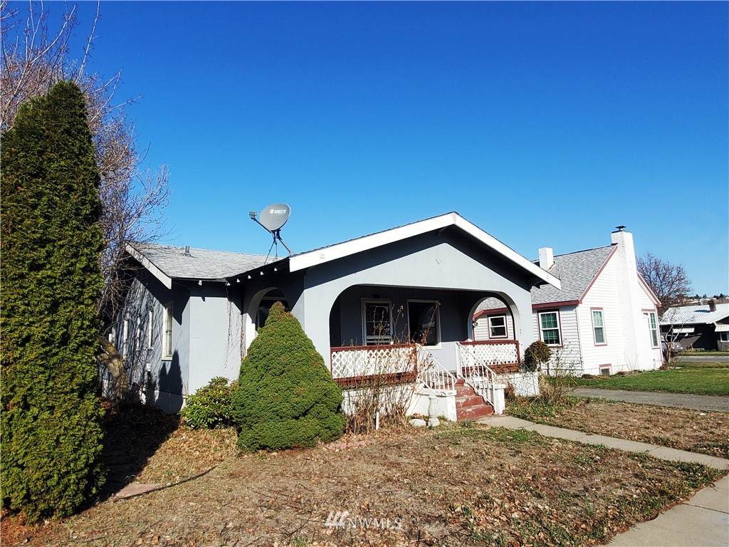 208 Ash Street - Photo 1