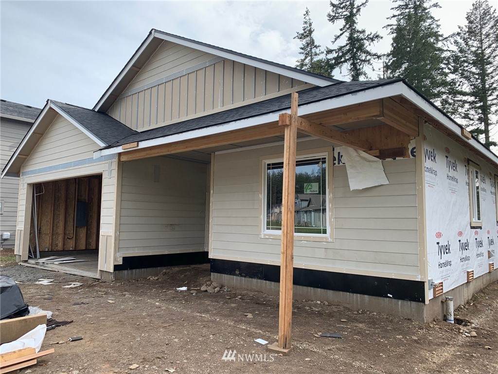 105 Basil Avenue - Photo 1