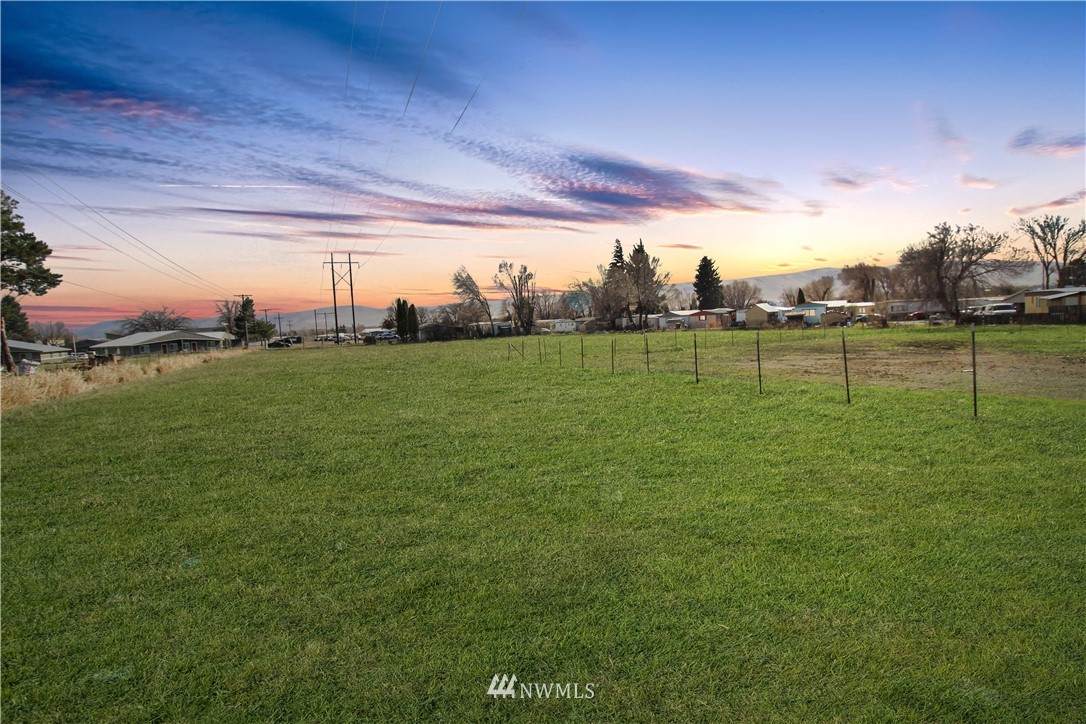 906 15th Avenue - Photo 1
