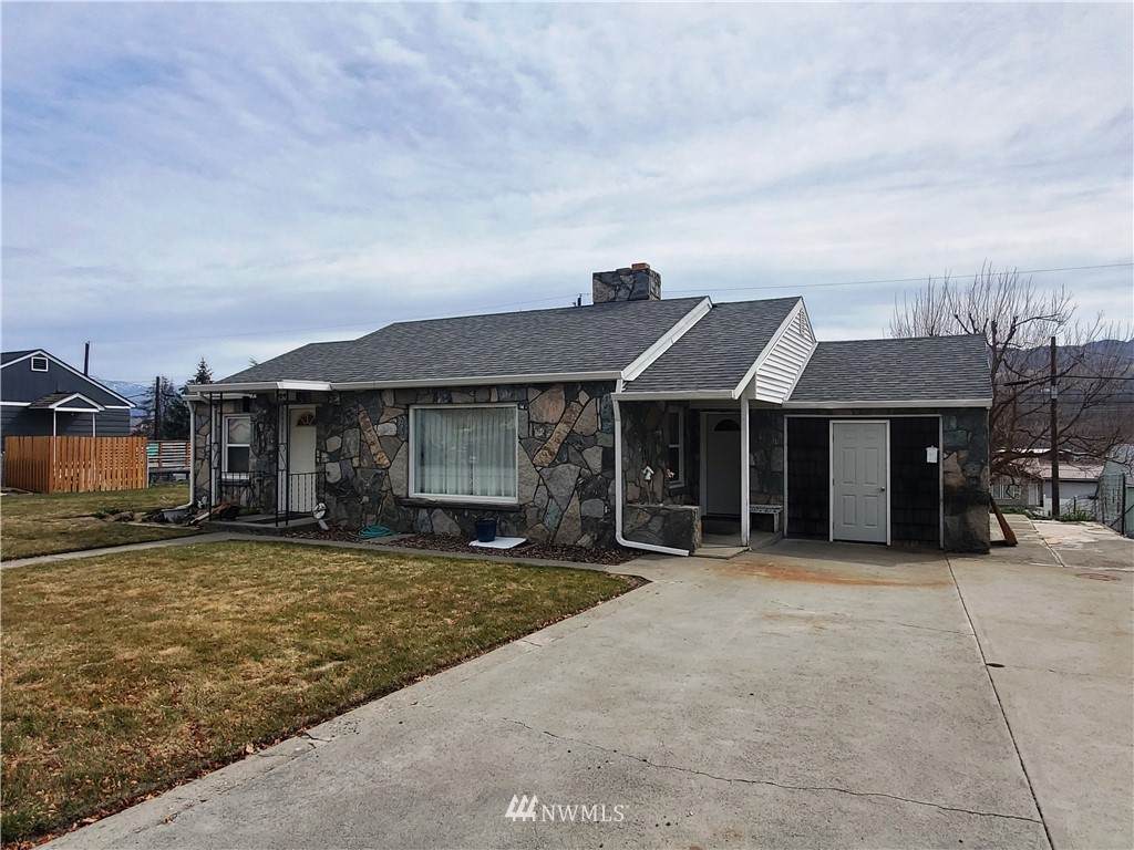 964 4th Avenue - Photo 1